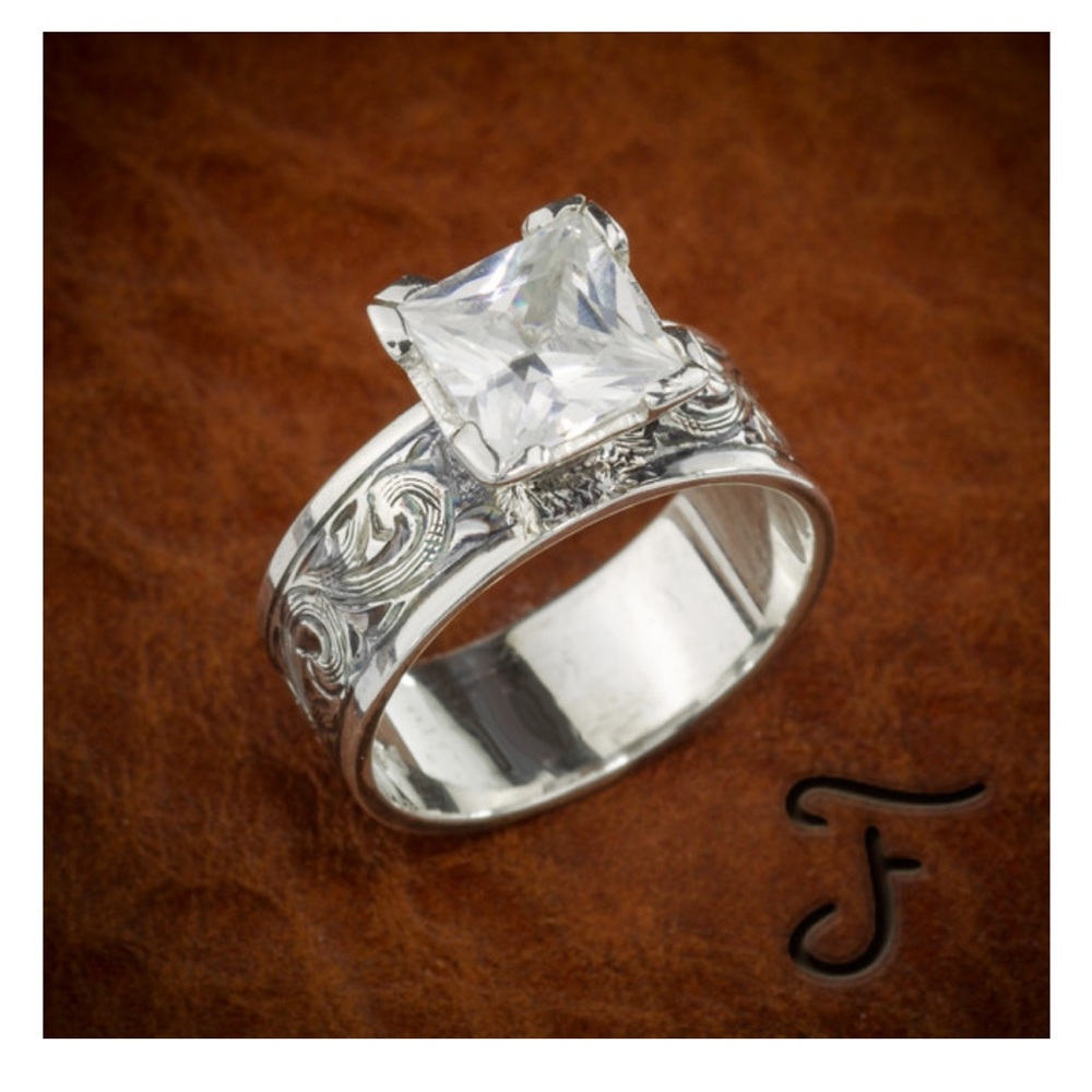 Fanning jewelry ring
